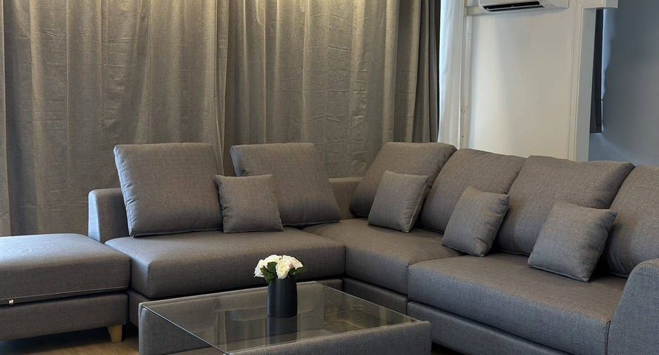For rent 4 bedrooms apartment in Watthana, Bangkok