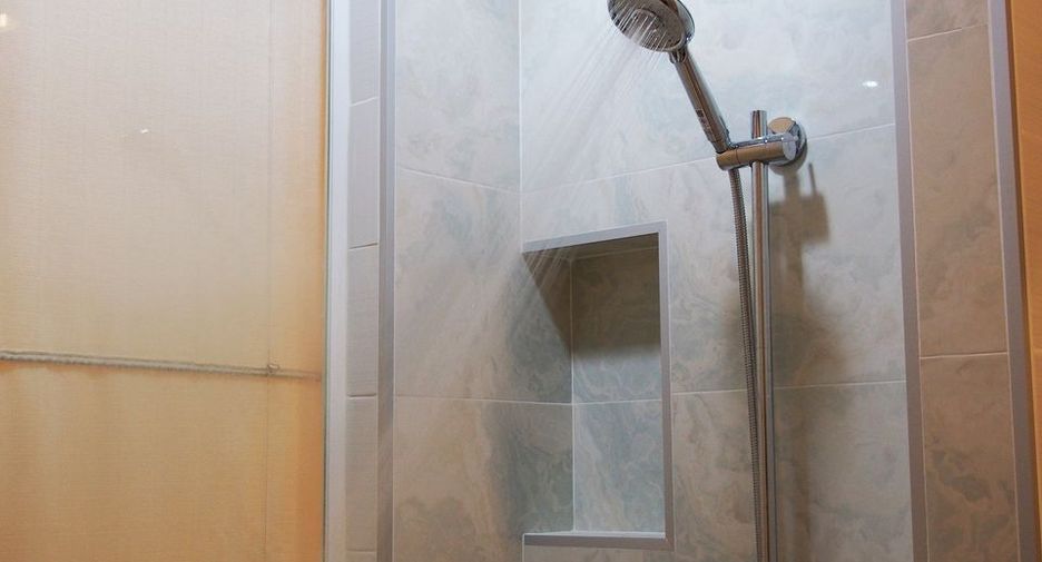 For rent 1 bed condo in Huai Khwang, Bangkok