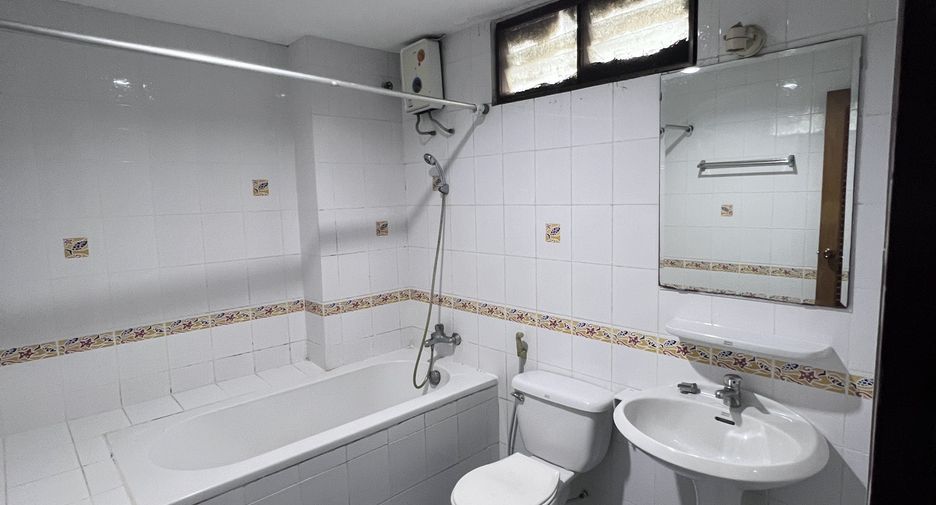 For rent 3 bedrooms apartment in Watthana, Bangkok