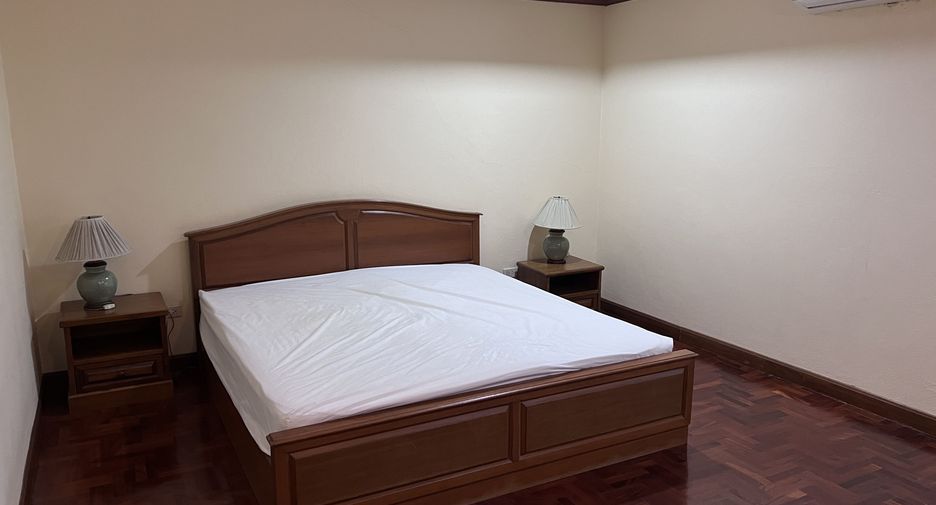 For rent 3 bedrooms apartment in Watthana, Bangkok