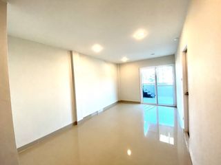 For rent 4 bedrooms townhouse in Bang Na, Bangkok