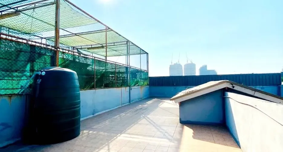 For rent 4 bedrooms townhouse in Bang Na, Bangkok