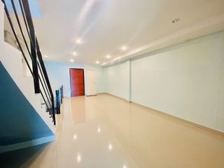 For rent 4 bedrooms townhouse in Bang Na, Bangkok