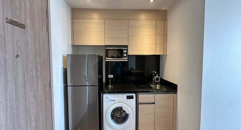 For rent studio condo in Khlong Toei, Bangkok