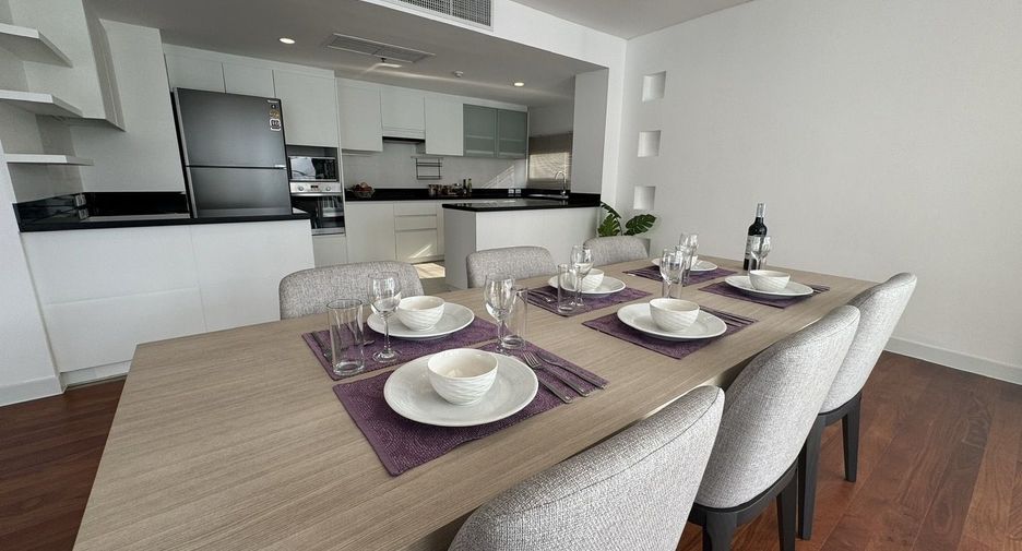 For rent 3 bedrooms apartment in Watthana, Bangkok