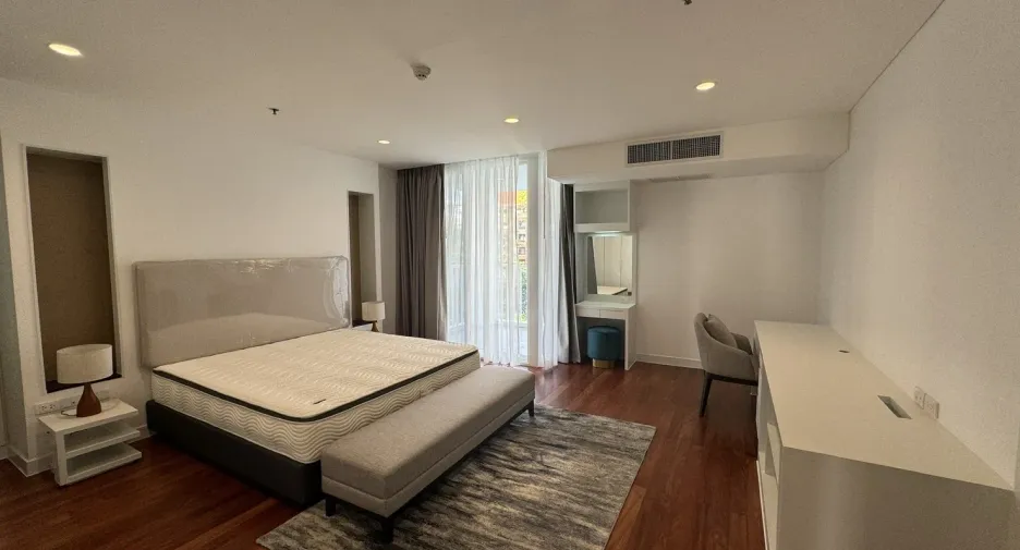 For rent 3 bedrooms apartment in Watthana, Bangkok