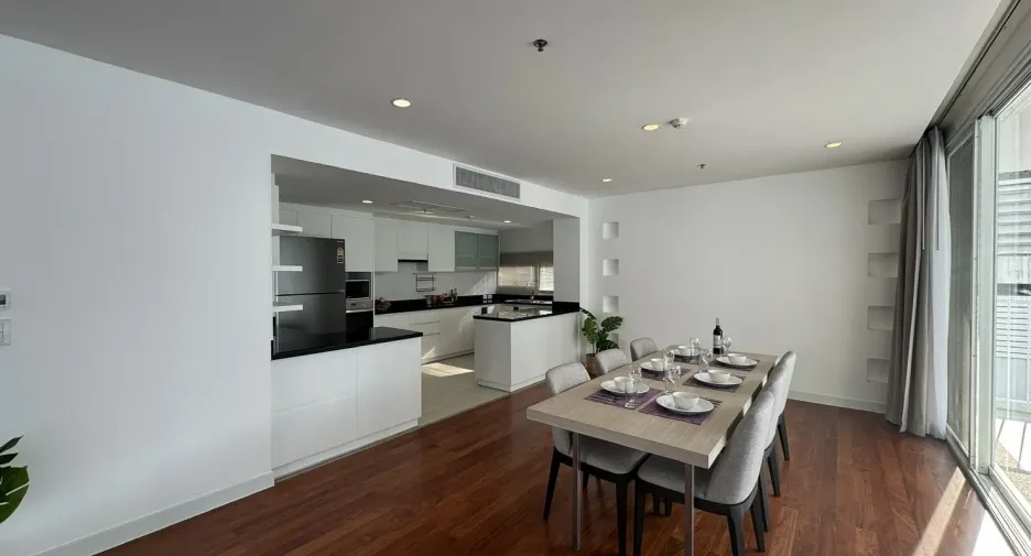 For rent 3 bedrooms apartment in Watthana, Bangkok