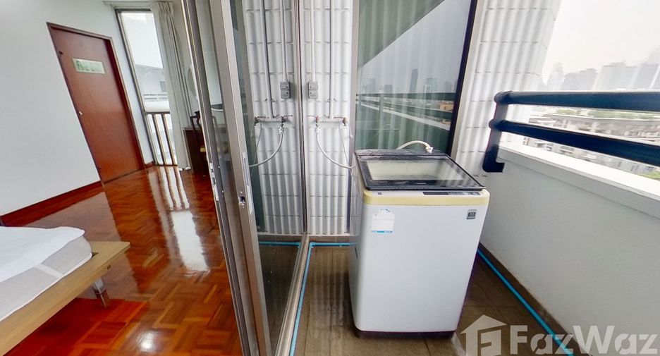 For rent 3 bedrooms condo in Watthana, Bangkok