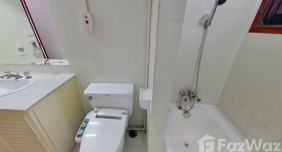 For rent 3 bedrooms condo in Watthana, Bangkok