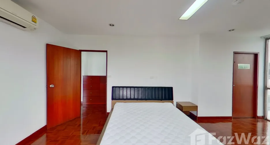 For rent 3 bedrooms condo in Watthana, Bangkok