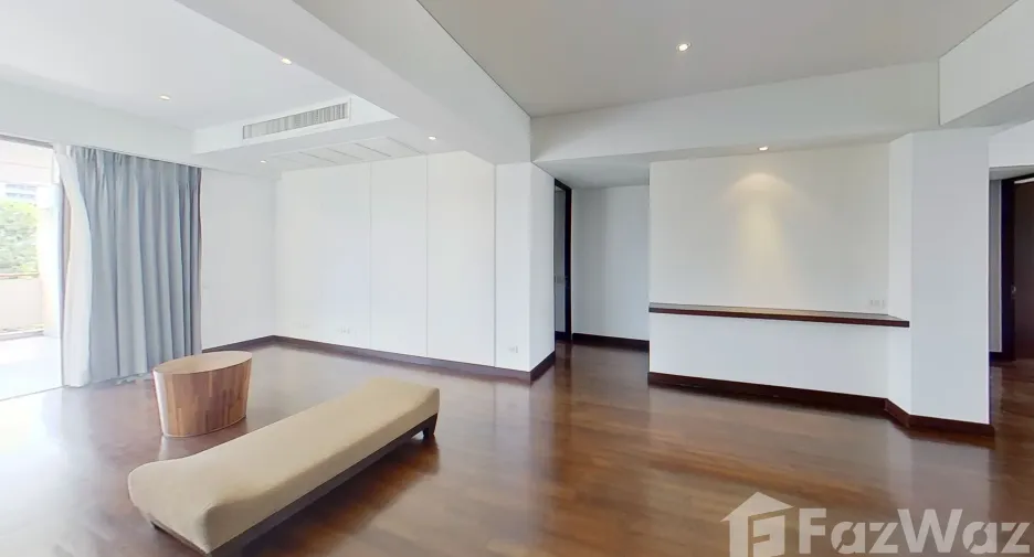 For rent 3 bedrooms condo in Pathum Wan, Bangkok