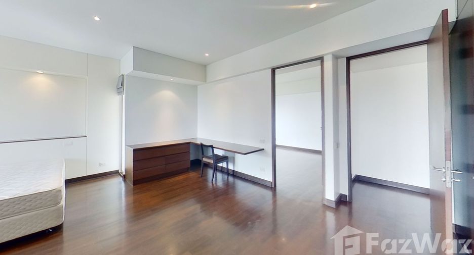 For rent 3 bedrooms condo in Pathum Wan, Bangkok