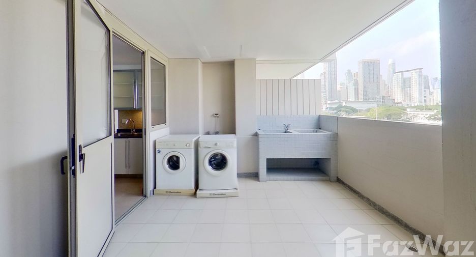 For rent 3 bedrooms condo in Pathum Wan, Bangkok