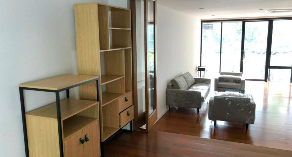 Haus zur Miete mit 5 Zimmer in Watthana, Bangkok