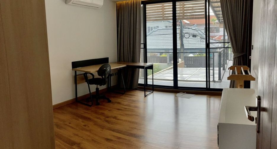 Haus zur Miete mit 5 Zimmer in Watthana, Bangkok