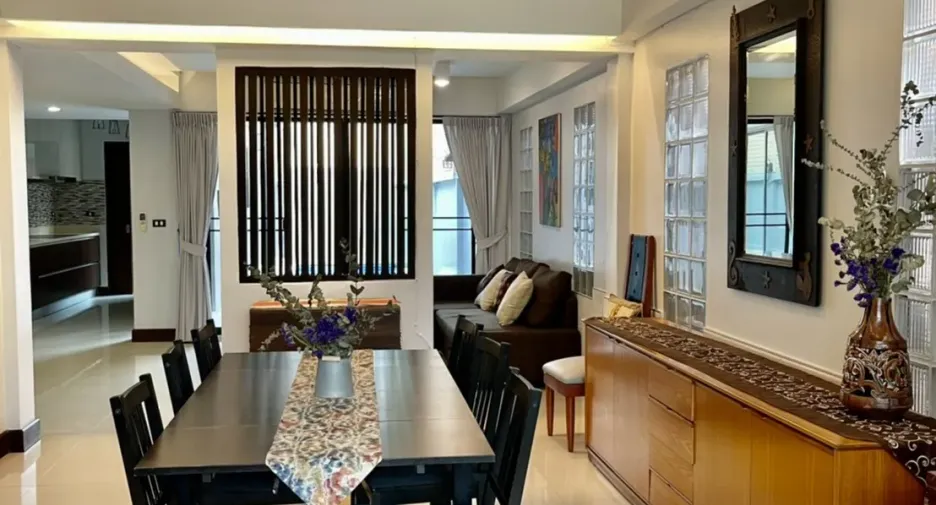 Haus zur Miete mit 5 Zimmer in Watthana, Bangkok