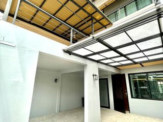 Haus zur Miete mit 5 Zimmer in Watthana, Bangkok