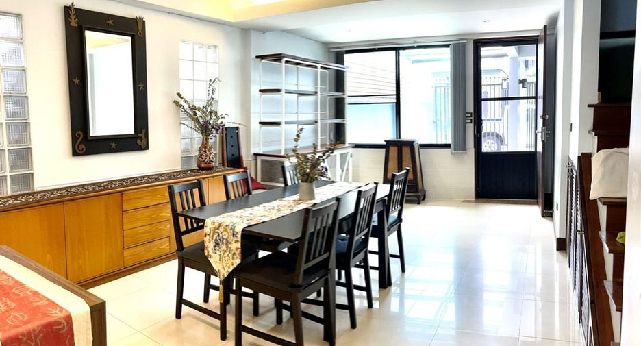 Haus zur Miete mit 5 Zimmer in Watthana, Bangkok