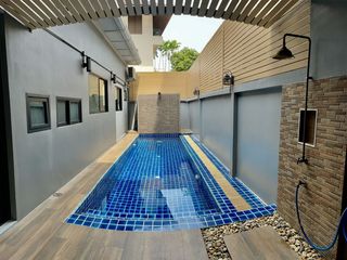 Haus zur Miete mit 5 Zimmer in Watthana, Bangkok