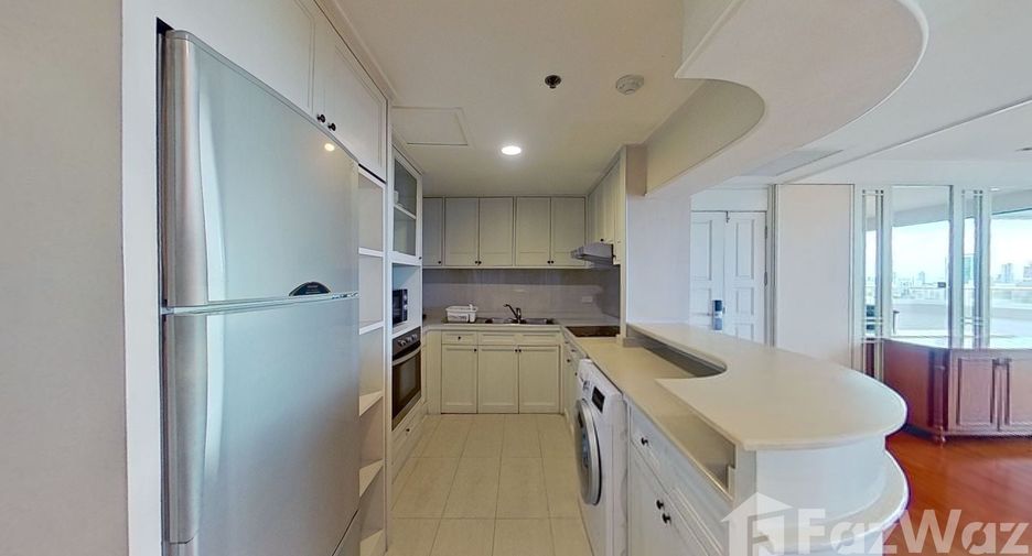 For rent 3 bedrooms apartment in Khlong Toei, Bangkok