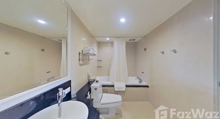 For rent 3 bedrooms apartment in Khlong Toei, Bangkok