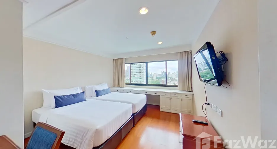 For rent 3 bedrooms apartment in Khlong Toei, Bangkok
