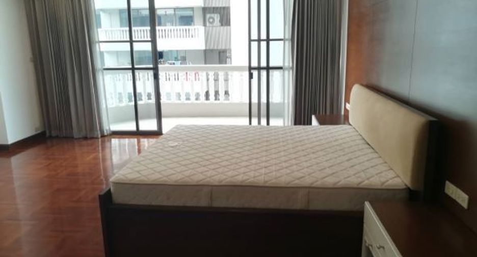For rent 3 bedrooms condo in Khlong Toei, Bangkok
