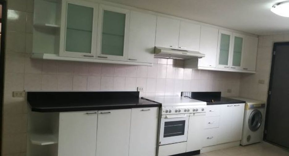 For rent 3 bedrooms condo in Khlong Toei, Bangkok