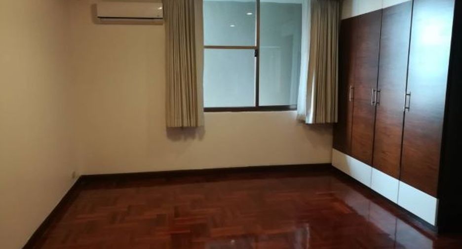 For rent 3 bedrooms condo in Khlong Toei, Bangkok
