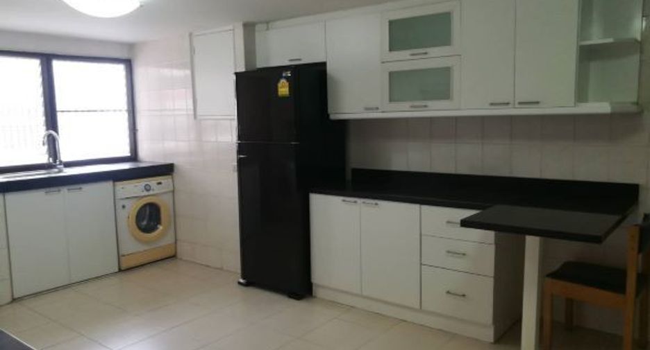 For rent 3 bedrooms condo in Khlong Toei, Bangkok