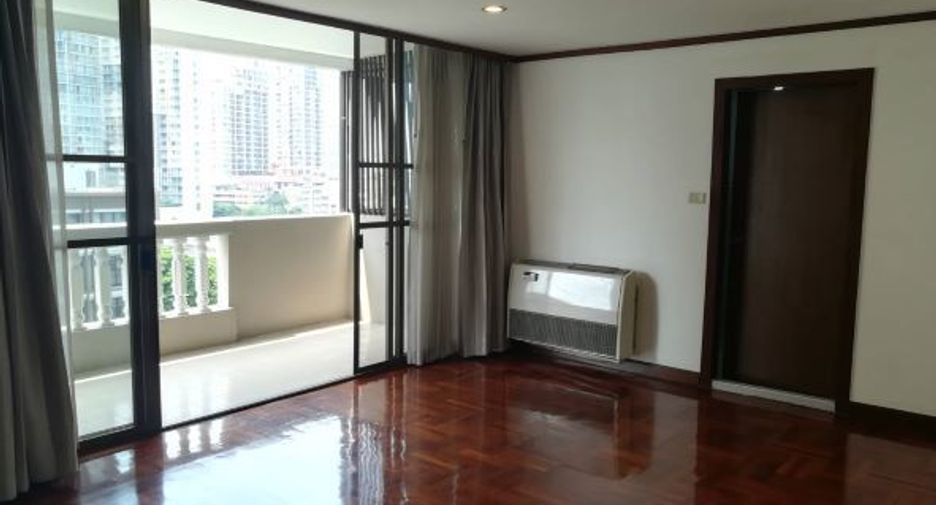 For rent 3 bedrooms condo in Khlong Toei, Bangkok