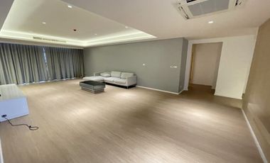 For rent 4 bedrooms condo in Watthana, Bangkok