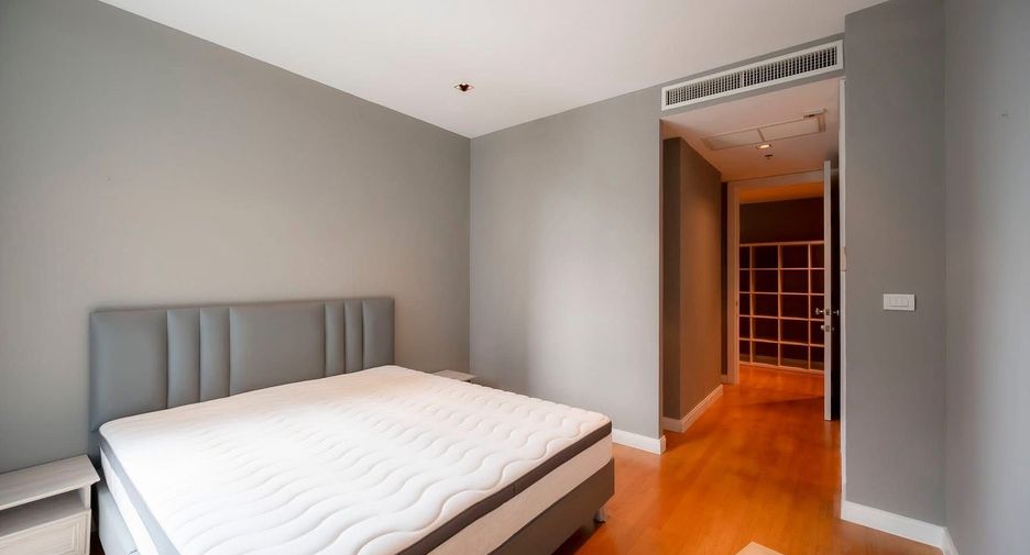 For rent 3 bedrooms condo in Pathum Wan, Bangkok