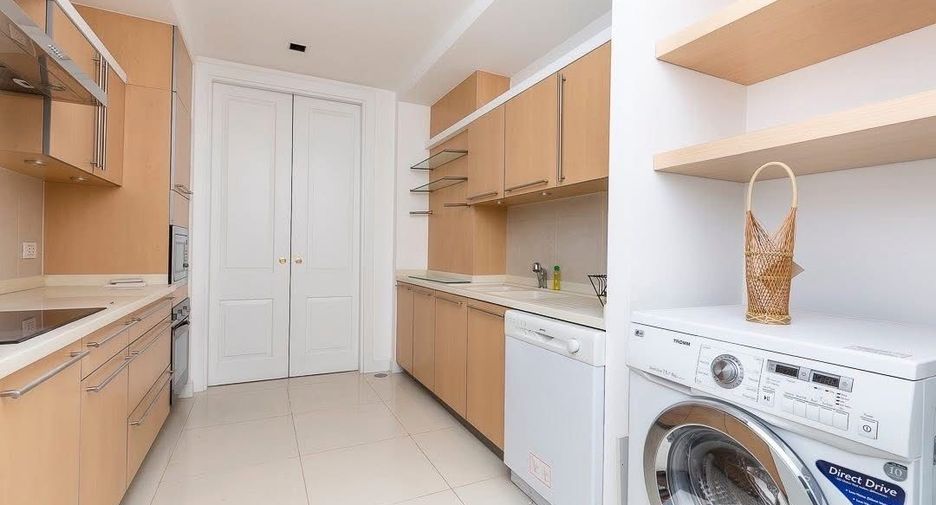 For rent 3 bedrooms condo in Pathum Wan, Bangkok
