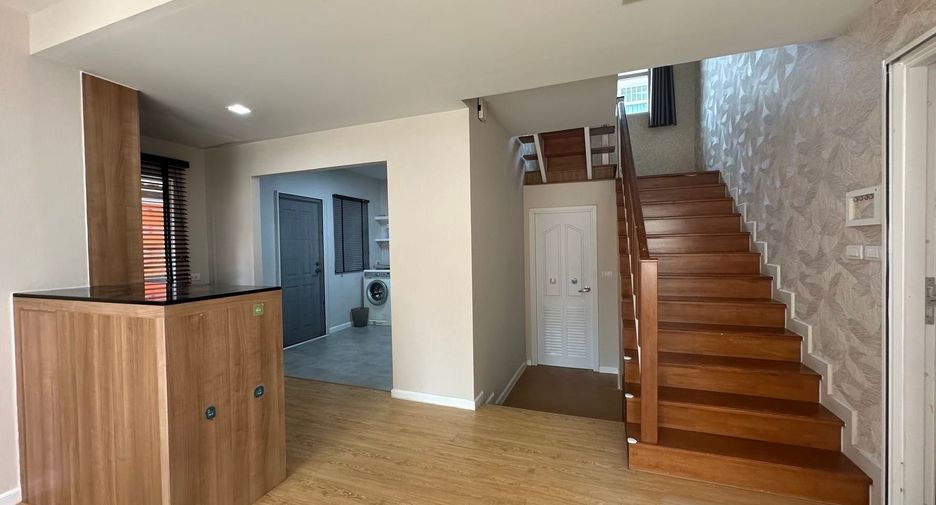 For rent 3 bedrooms house in Lat Krabang, Bangkok