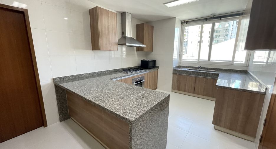 For rent 4 bedrooms apartment in Khlong Toei, Bangkok
