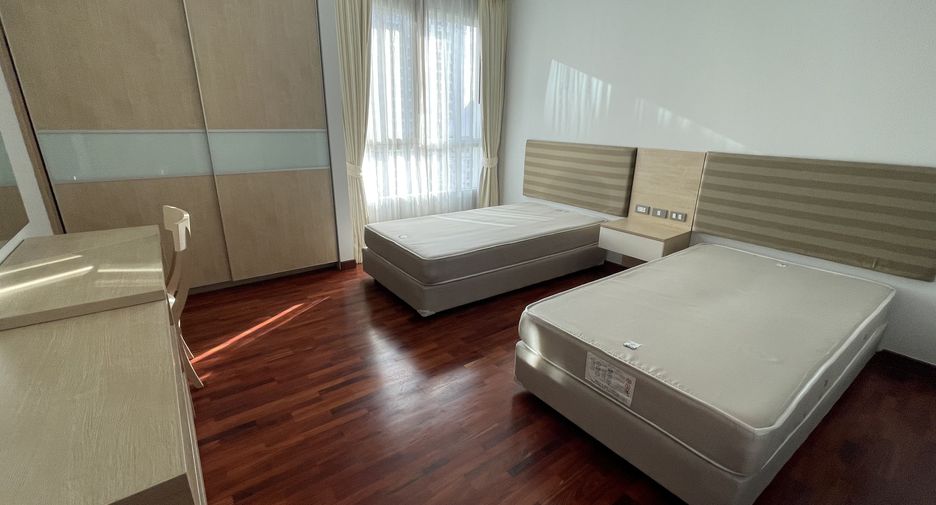 For rent 4 bedrooms apartment in Khlong Toei, Bangkok