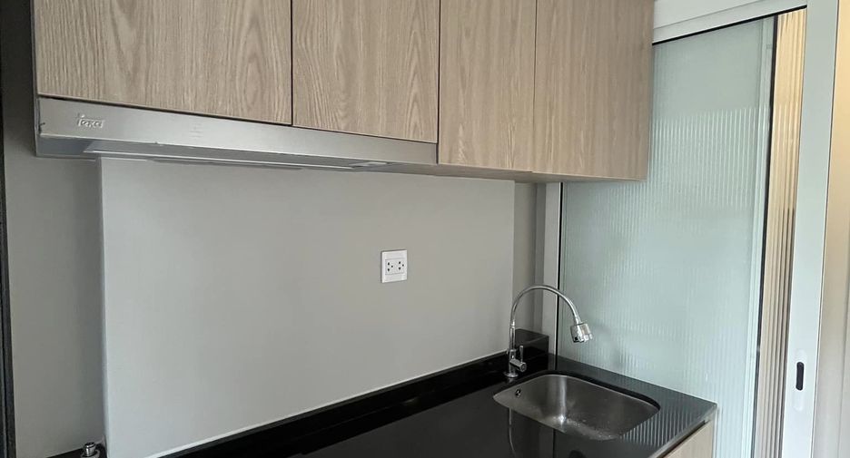 For rent 1 bed condo in Phra Khanong, Bangkok