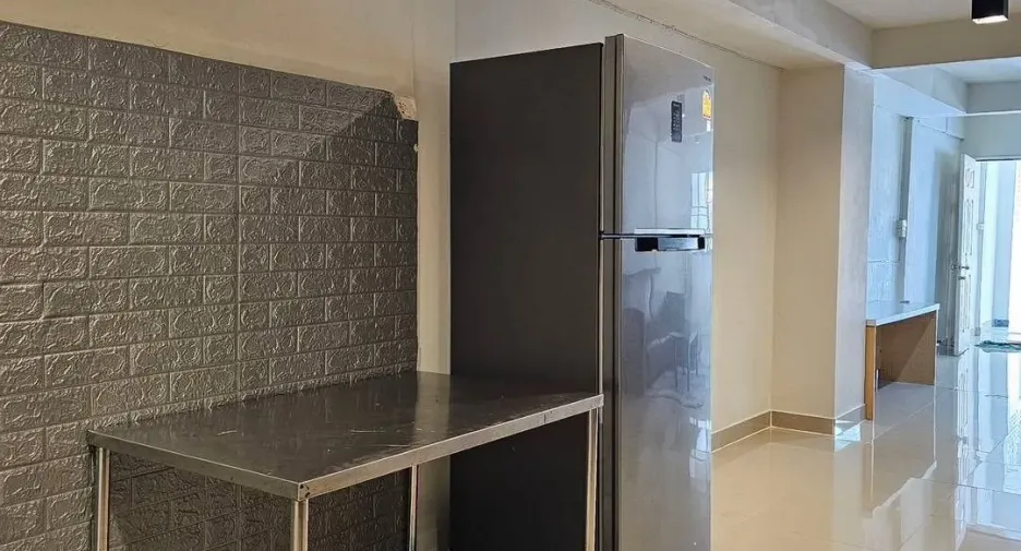 For rent 2 bedrooms townhouse in Suan Luang, Bangkok