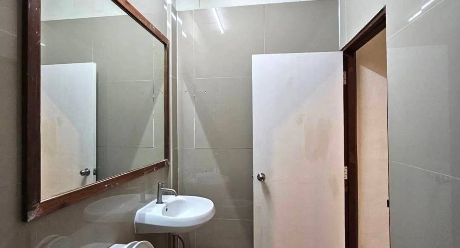 For rent 2 bedrooms townhouse in Suan Luang, Bangkok