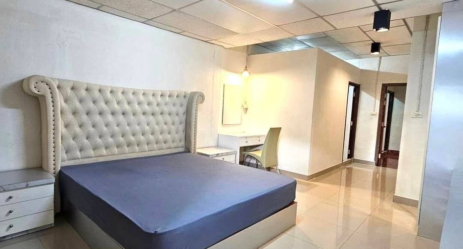 For rent 2 bedrooms townhouse in Suan Luang, Bangkok