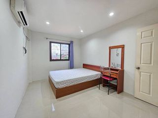 Casa adosada en alquiler de 2 habitaciones en Suan Luang, Bangkok