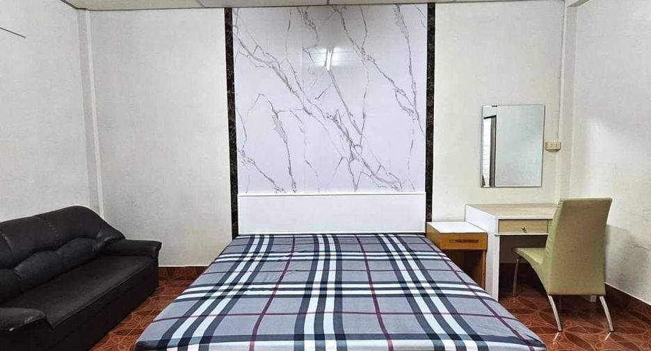 For rent 2 bedrooms townhouse in Suan Luang, Bangkok