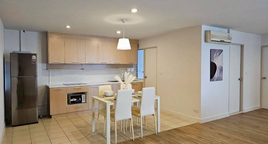 For rent 3 bedrooms condo in Yan Nawa, Bangkok