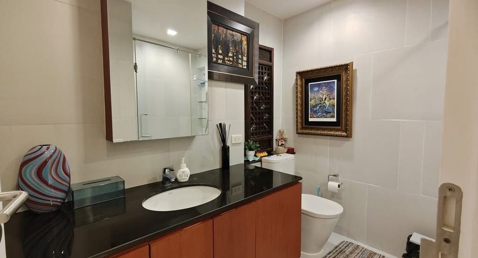 À louer 3 chambres condo à Sathon, Bangkok