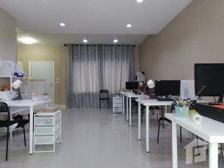 出租 3 卧室 联排别墅 在 Prawet, 曼谷