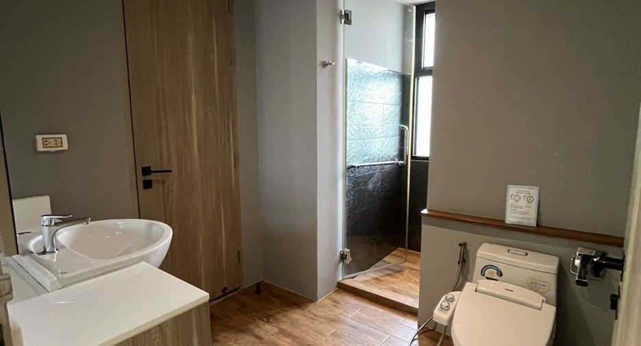 For rent 2 bedrooms apartment in Watthana, Bangkok