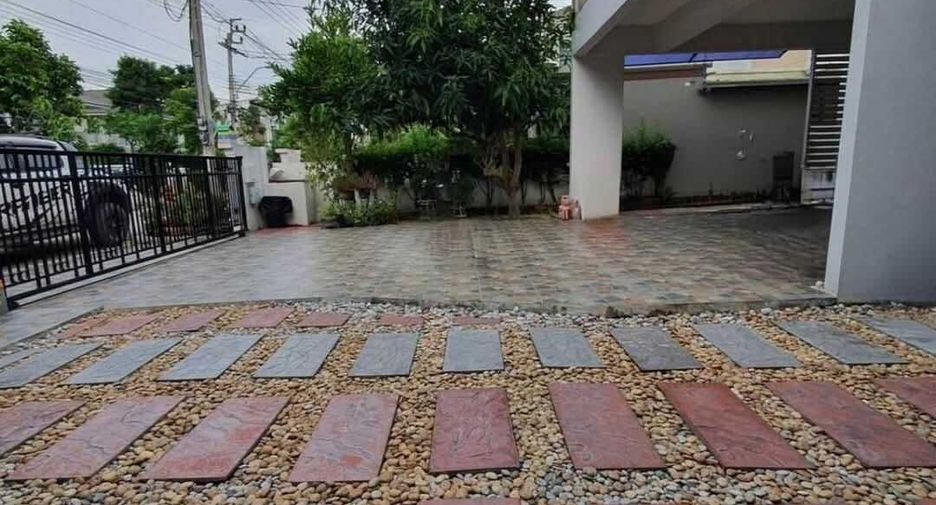 For rent 3 bedrooms house in Lat Krabang, Bangkok