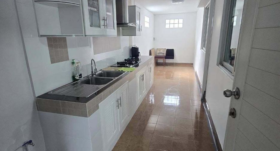 For rent 3 bedrooms house in Lat Krabang, Bangkok