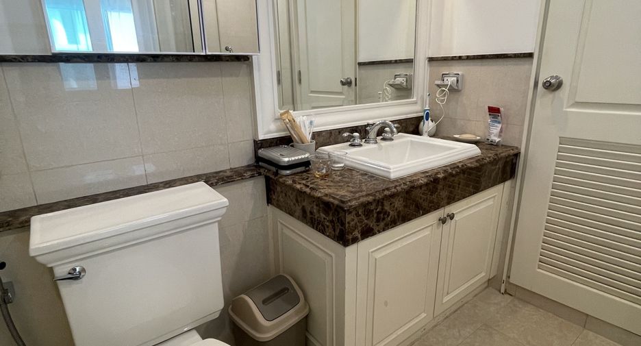 For rent 2 bedrooms condo in Khlong Toei, Bangkok